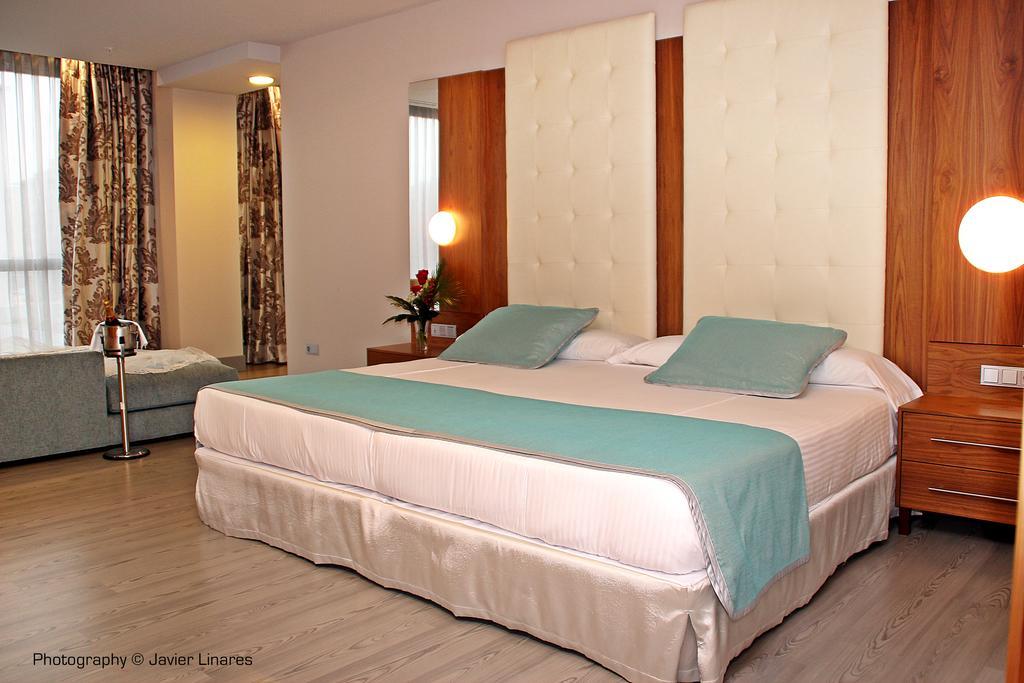 Hotel Ciudad De Ponferrada, Ascend Hotel Collection Zimmer foto